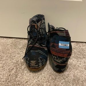 TOMS Women Desert Wedge Lace Up Booties